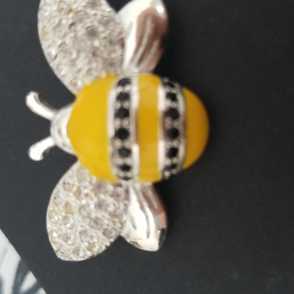 Bumblebee Pin - Picture 5 of 5